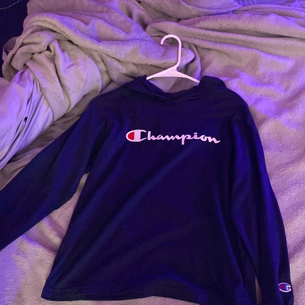 champion hooded long sleeve - size M worn a few times in great condition!!!